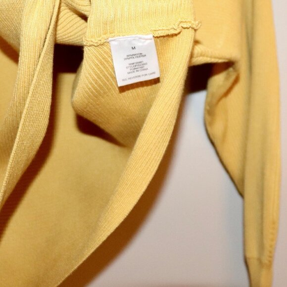 Pink Rose Vintage Crew Neck Mustard Color in Size M - Picture 5 of 5